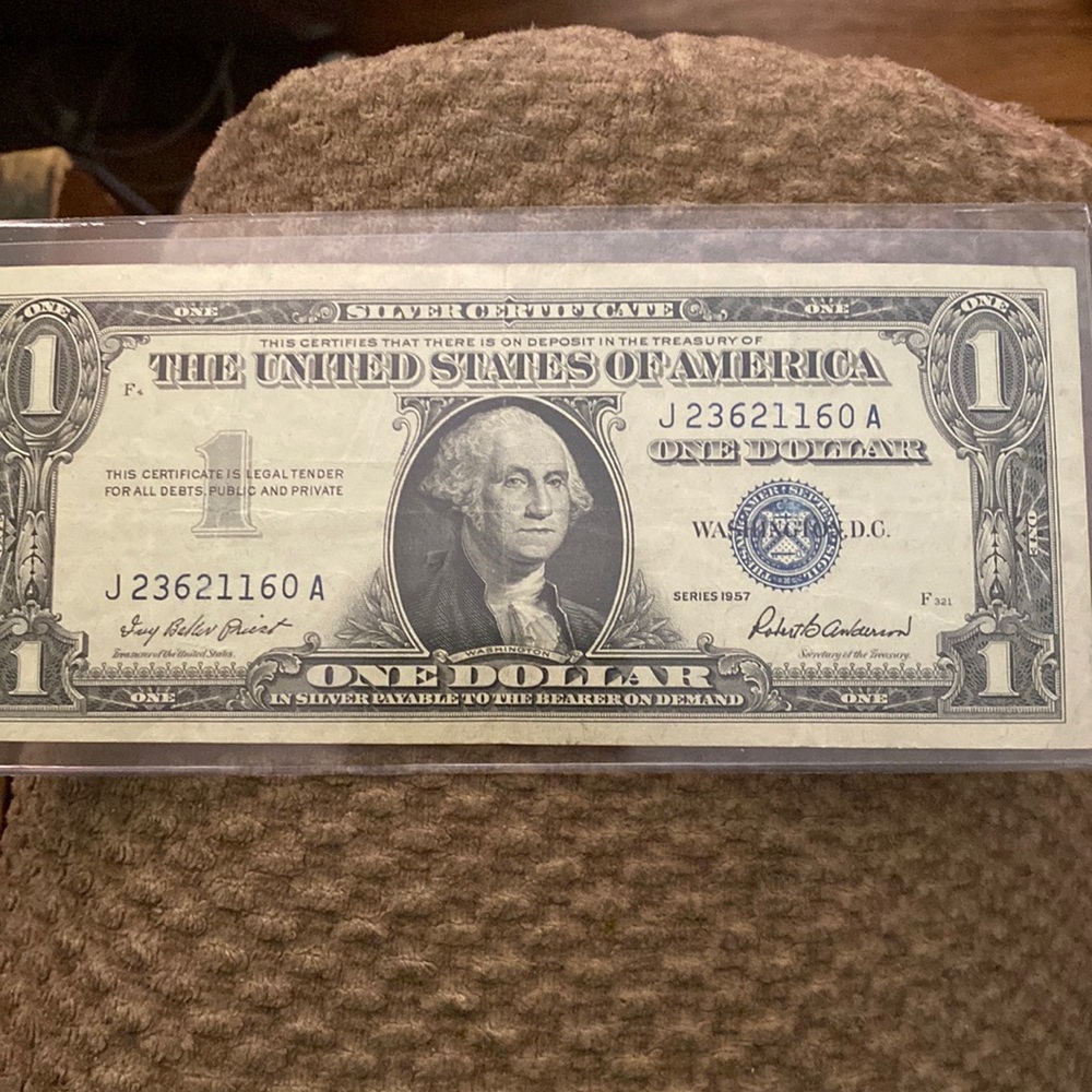 1957 Silver Certifícate in AU Shape will come on plastic sleeve to protect it.